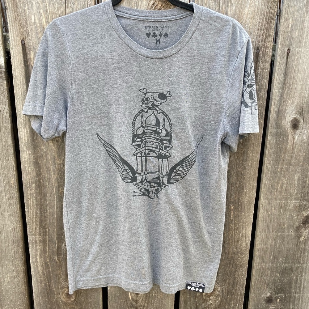 Men's Strain Game Gray Art Graphic Tattoo T-Shirt M Crew Stretch Streetwear USA